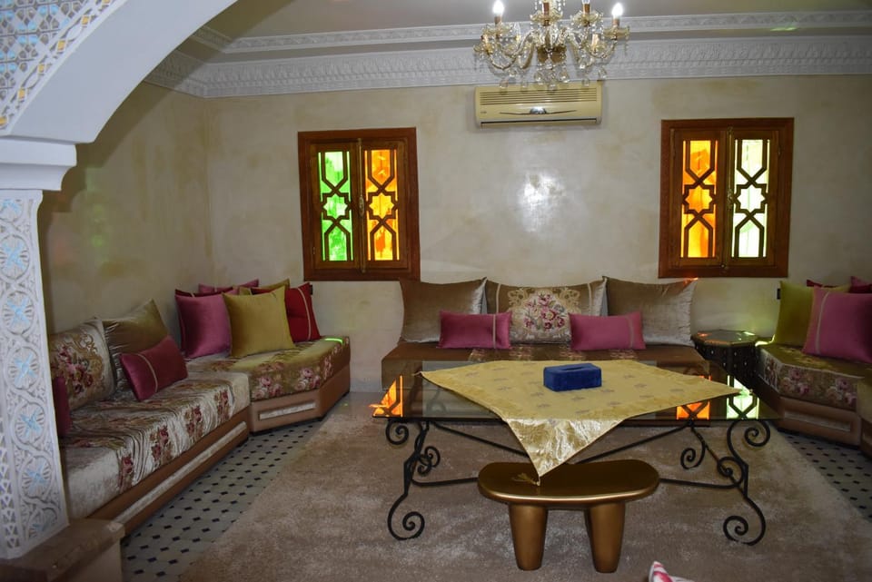 Living room, Decorative detail, Seating area