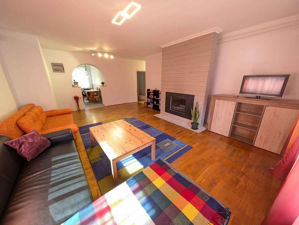 Bed, TV and multimedia, Living room, Seating area, fireplace