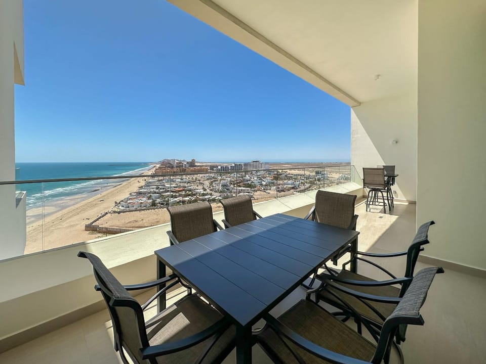 2BR Sandy Beach Beachfront Getaway House in Rocky Point