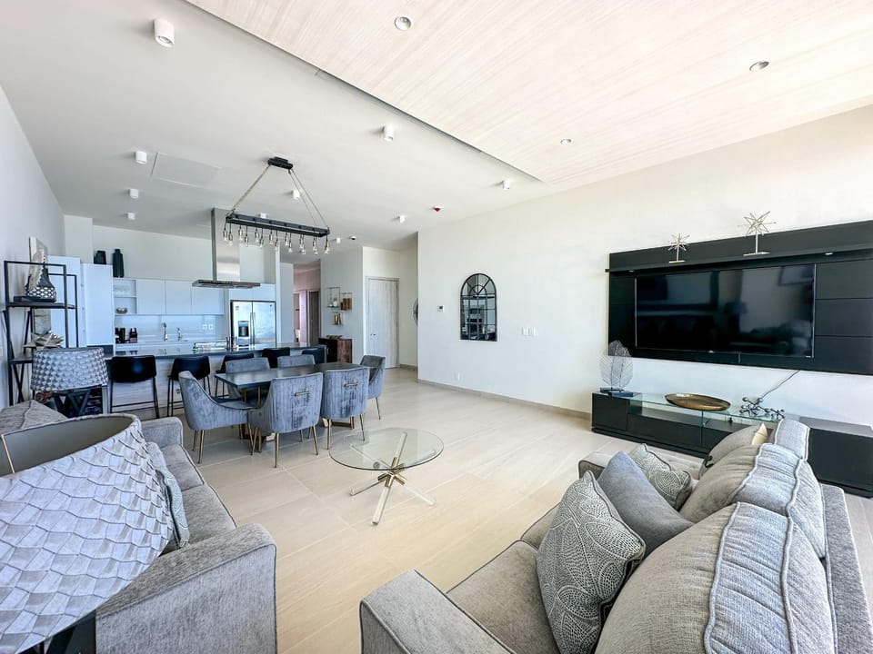 2BR Sandy Beach Beachfront Getaway House in Rocky Point
