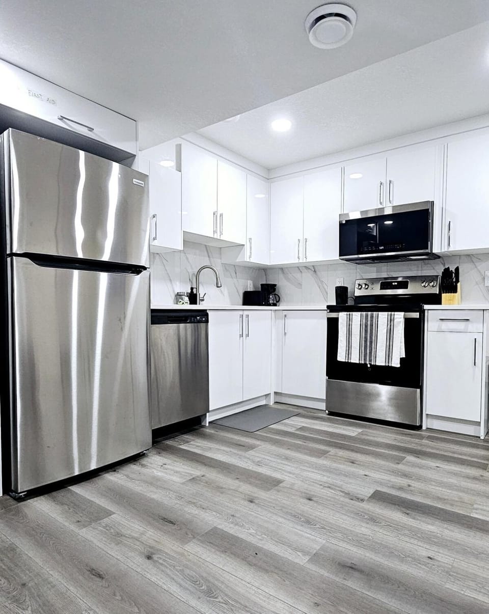 A Cozy Home away from Home Apartment in Edmonton