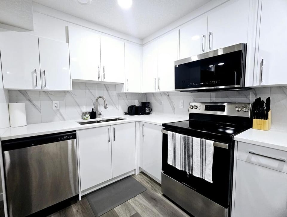 A Cozy Home away from Home Apartment in Edmonton