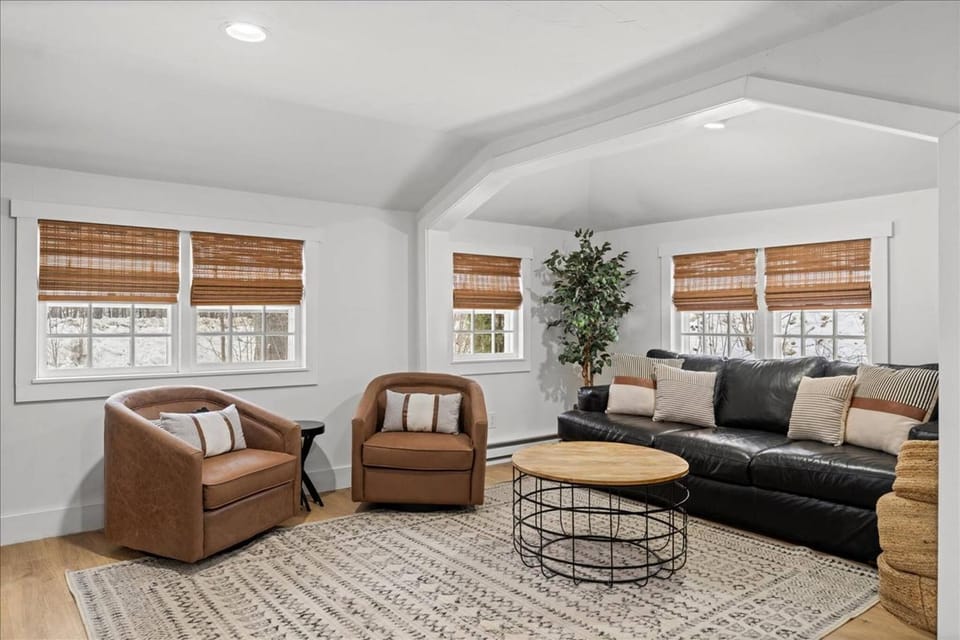 Communal lounge/ TV room, Living room, Seating area