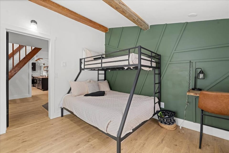 Bed, Seating area, bunk bed