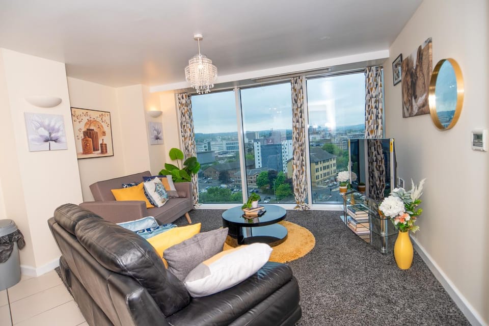 City Center, Free WiFi for Contractor, Family Apartment in Bradford