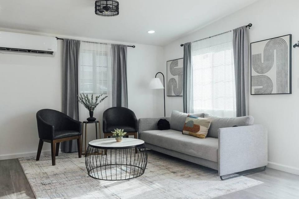 Living room, Seating area, air conditioner