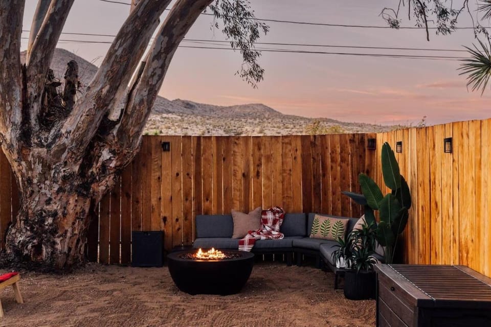 Patio, Day, Natural landscape, View (from property/room), Balcony/Terrace, Seating area, Mountain view