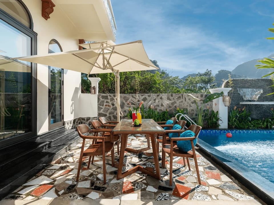 Day, Seating area, Dining area, Pool view, Swimming pool