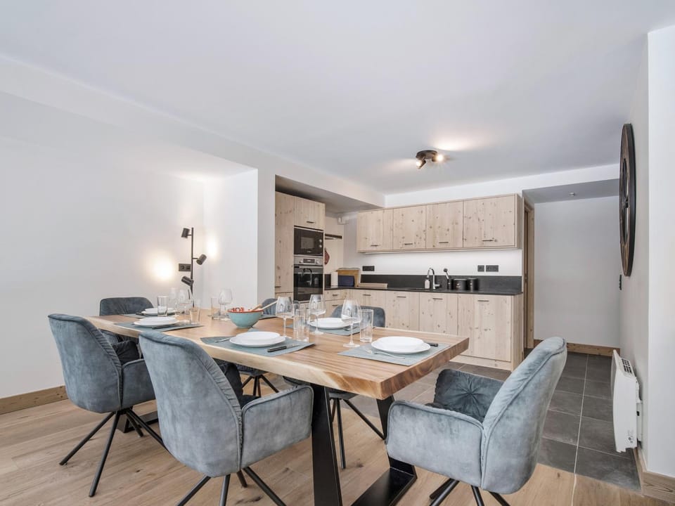 Appartement neuf proche pistes - 3 Vallées, parking inclus - FR-1-570-67 Apartment in Les Allues