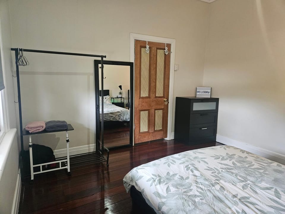 Globe Trotters Homestay - room in shared private residence Vacation rental in Perth