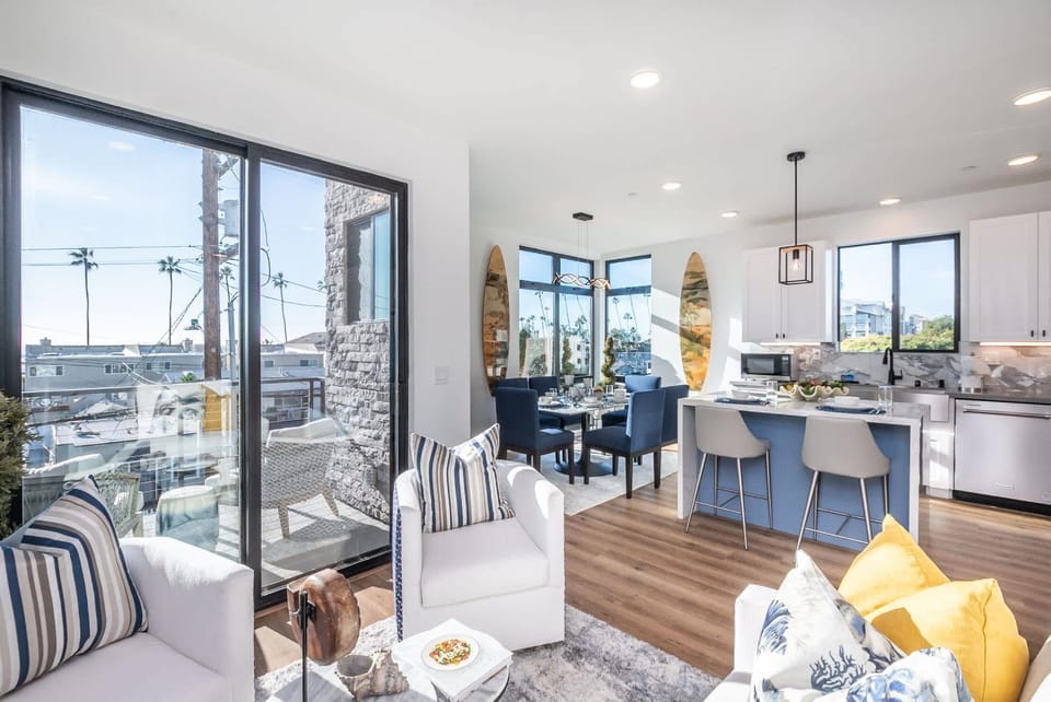 Ocean View Roof Deck - Walk to the Beach & Pier House in Oceanside