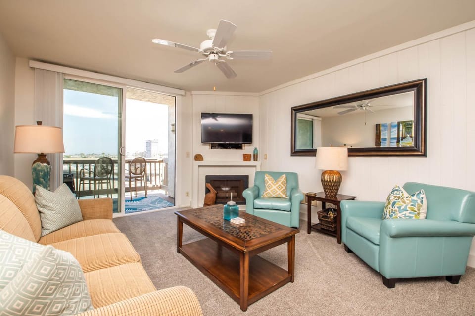 Penthouse Ocean & Sunset Balcony Views - G-323 House in Oceanside