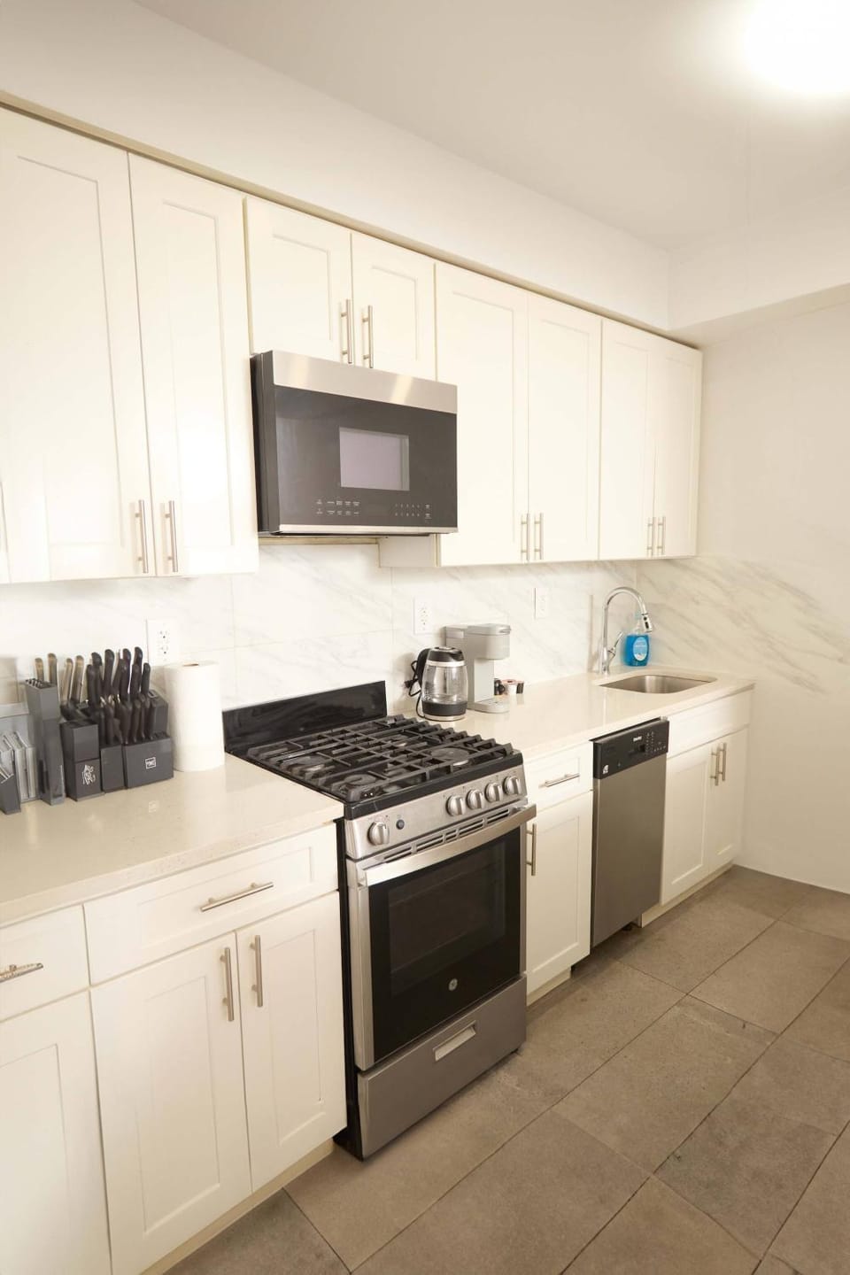 Kitchen or kitchenette, oven, stove