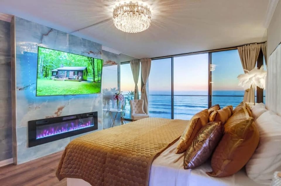 Panoramic Ocean Views Beach & Boardwalk Access House in Pacific Beach