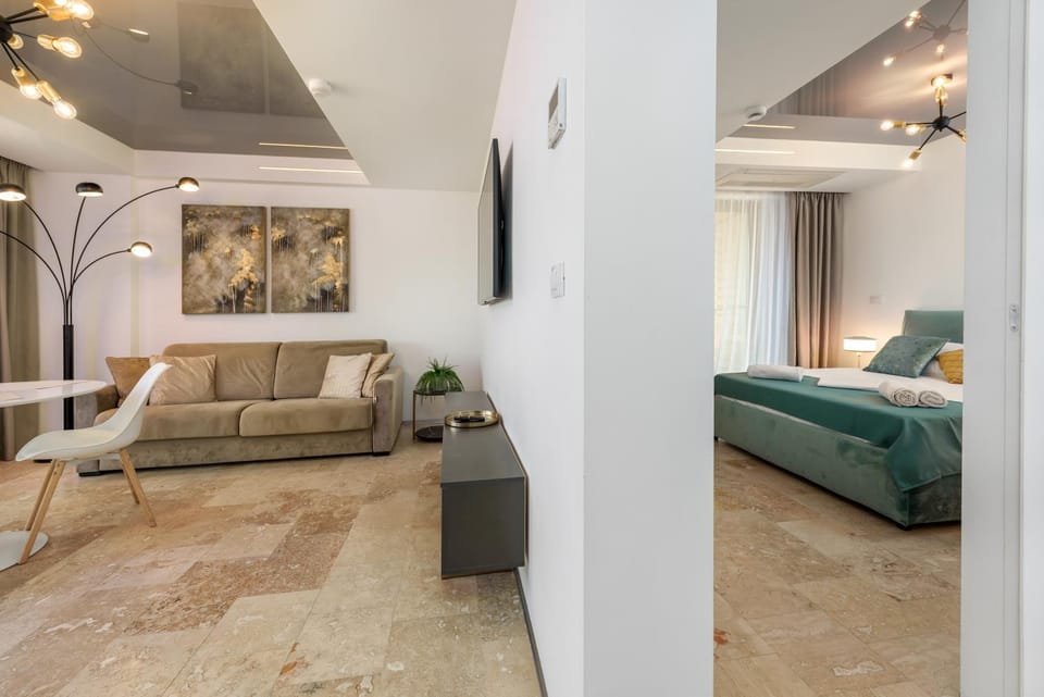 Bed, TV and multimedia, Living room, Photo of the whole room, Bedroom