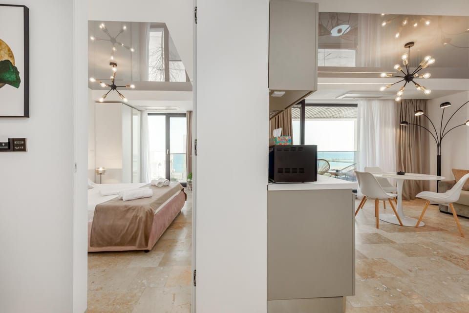 Bed, Living room, Photo of the whole room, Bedroom