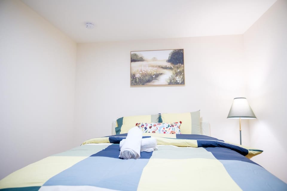Luxira Private 3 Bedrooms House in Newark