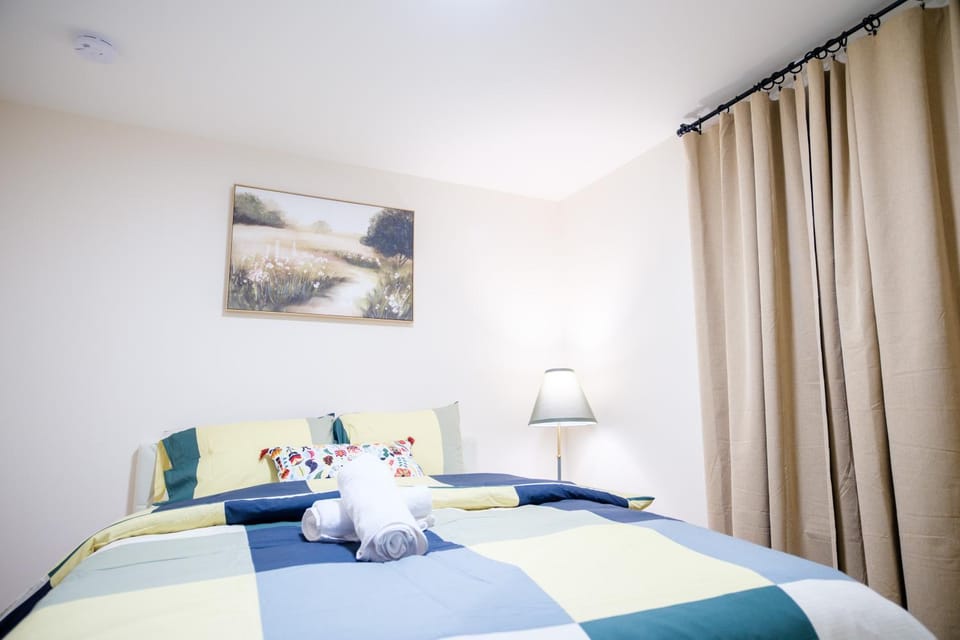 Luxira Private 3 Bedrooms House in Newark