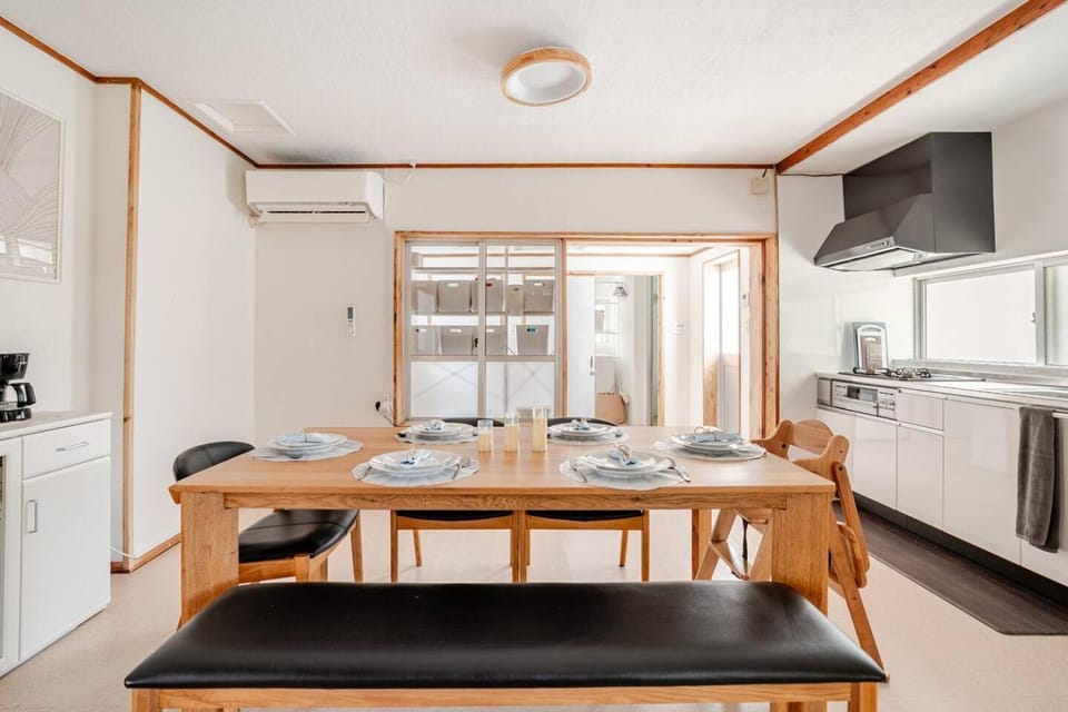 Kitchen or kitchenette, Seating area, Dining area, air conditioner