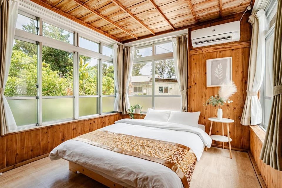 Bed, Photo of the whole room, Bedroom, internet, air conditioner