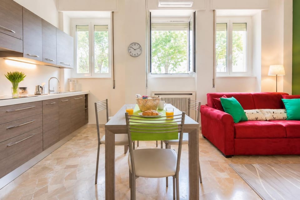 Kitchen or kitchenette, Living room, Seating area, Dining area