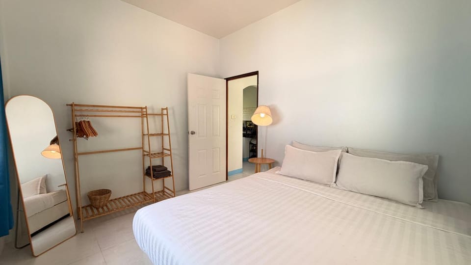 Bed, Photo of the whole room, Bedroom, wardrobe