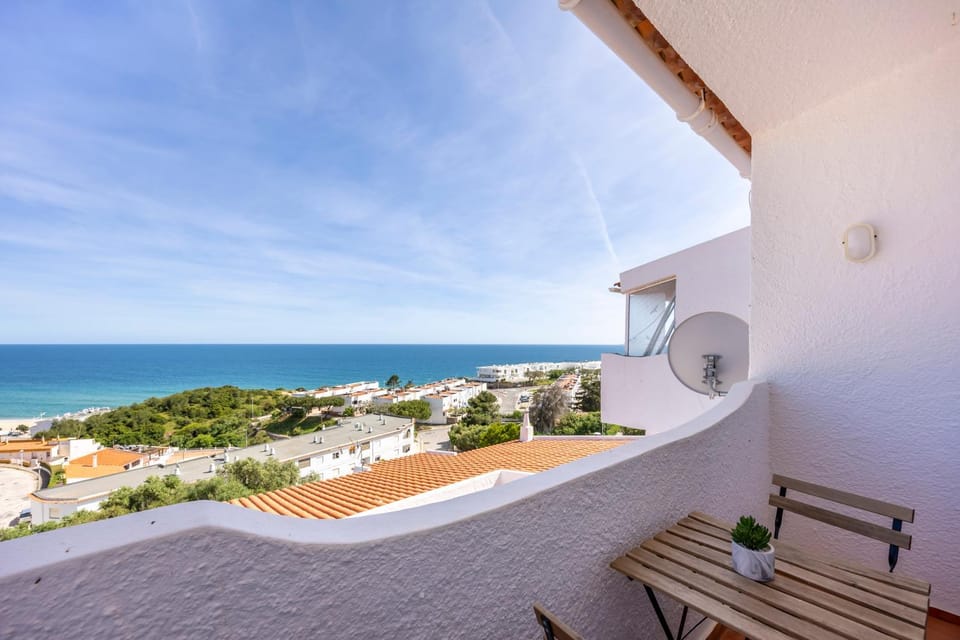 incredible view- T1 Salema Apartment in Faro District