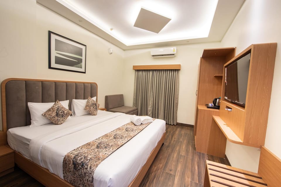 Photo of the whole room, Bedroom