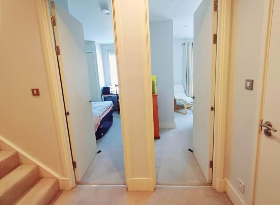 Victoria Duplex 90-Day Summer Apartment in City of Westminster