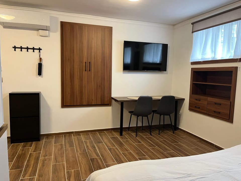 TV and multimedia, Photo of the whole room, wardrobe, air conditioner