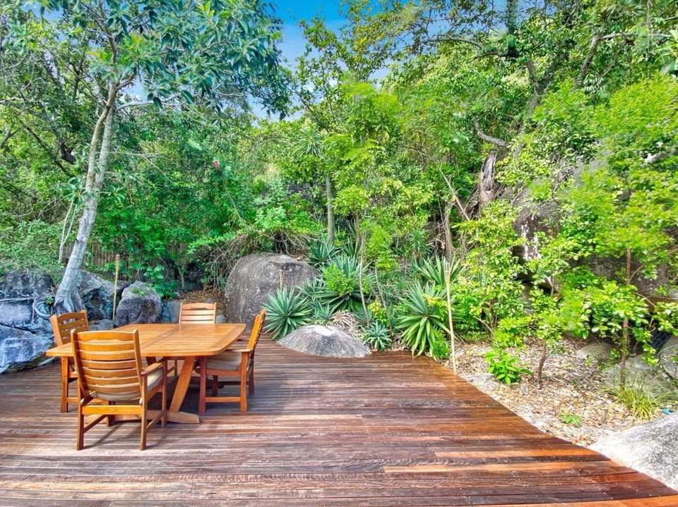 Absolute Beachfront House in Florence Bay