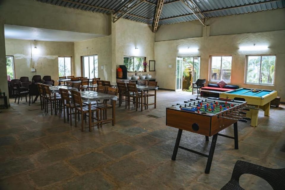 Restaurant/places to eat, Banquet/Function facilities, Seating area