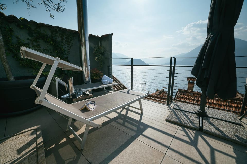 Solarium, View (from property/room), Balcony/Terrace, Lake view, sunbed