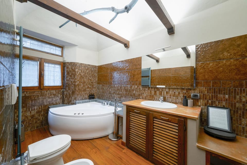 Toilet, Hot Tub, Bathroom, Bath
