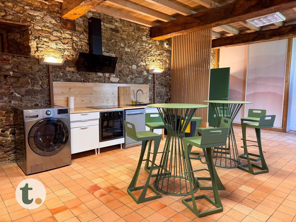 Dining area, kitchen