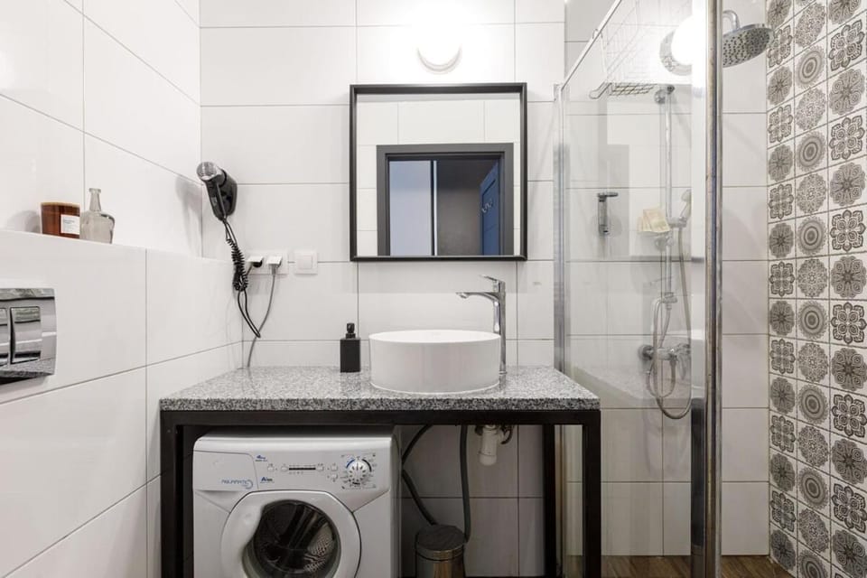 Shower, Toilet, Bathroom, towels, washing machine, dryer