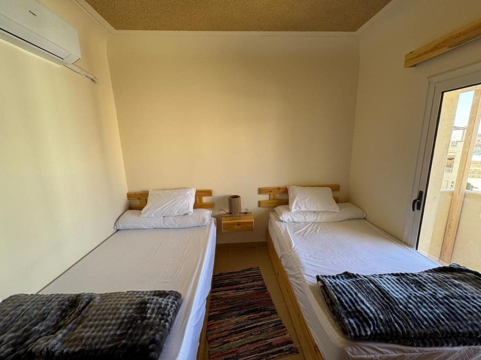 Bed, Bedroom, air conditioner