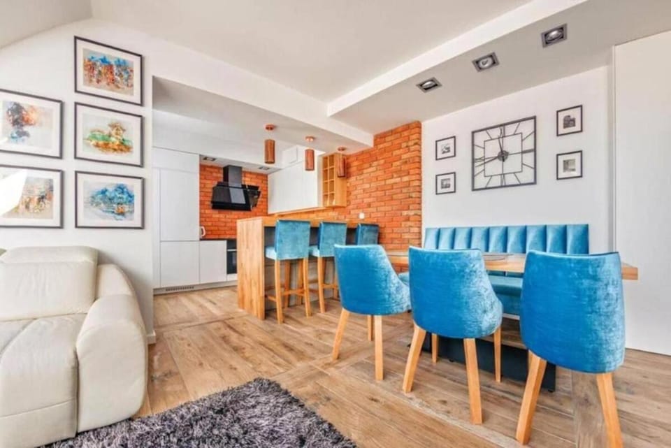 Property building, Communal lounge/ TV room, TV and multimedia, Kitchen or kitchenette, Living room, Seating area, Dining area, Evening entertainment, minibar