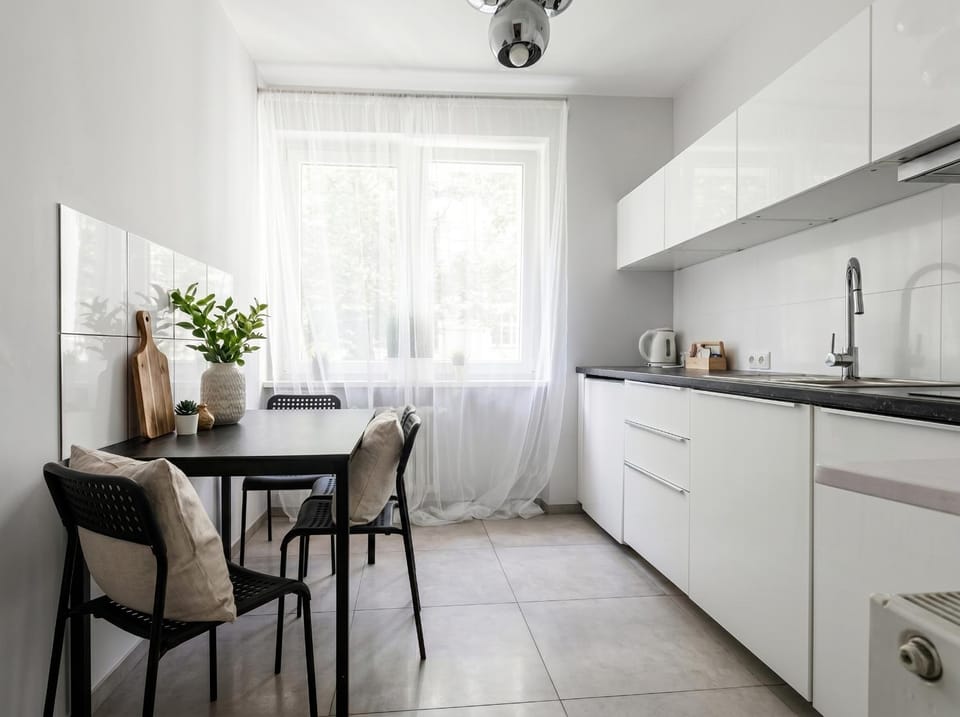 Kitchen or kitchenette, Dining area, stove