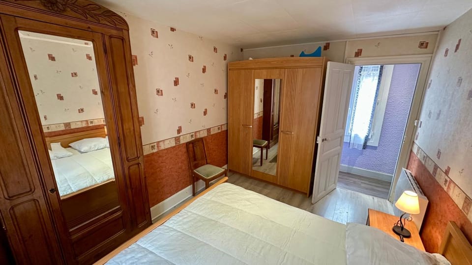 Bed, Photo of the whole room, Bedroom, wardrobe
