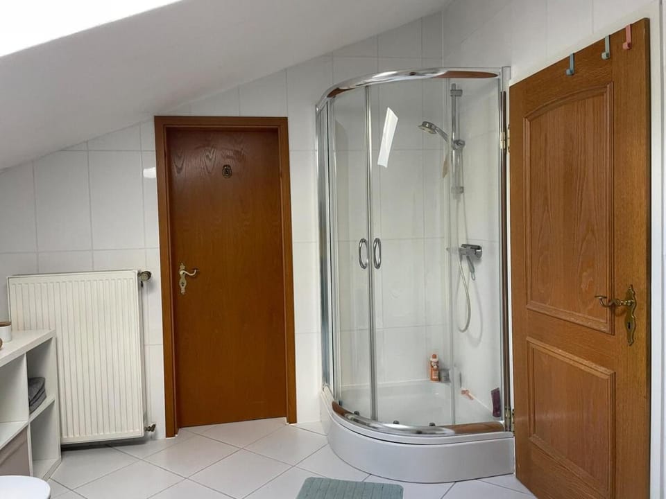 Dachwohnung mit Blick auf den Wagenberg Apartment in Hesse