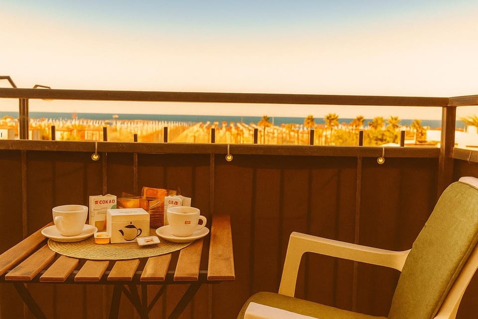 Natural landscape, Coffee/tea facilities, View (from property/room), Balcony/Terrace, Food and drinks, Beach, Food, Sea view