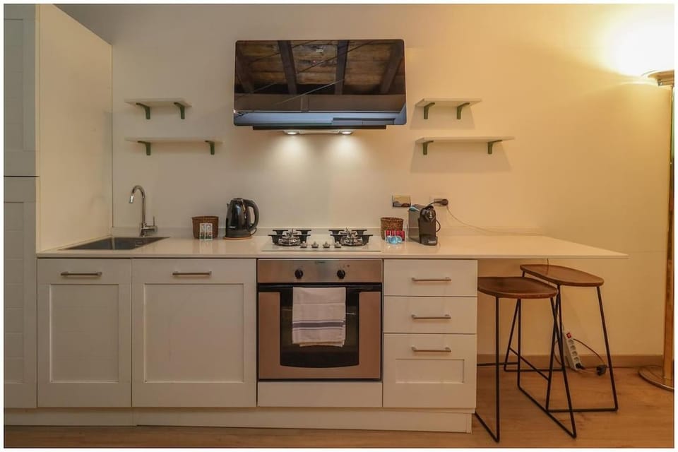 Coffee/tea facilities, Kitchen or kitchenette, minibar, pet friendly, stove