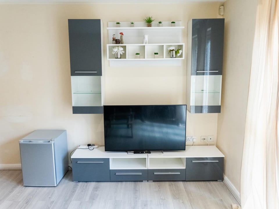 Communal lounge/ TV room, TV and multimedia, Evening entertainment