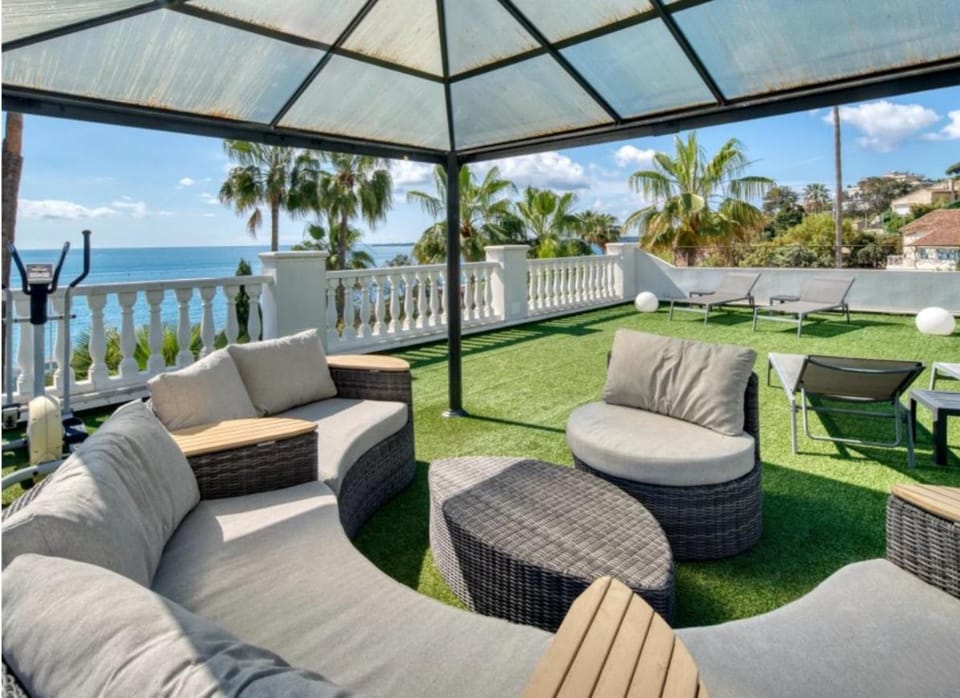 Luxury villa face to the sea - swimming pool Villa in Cannes