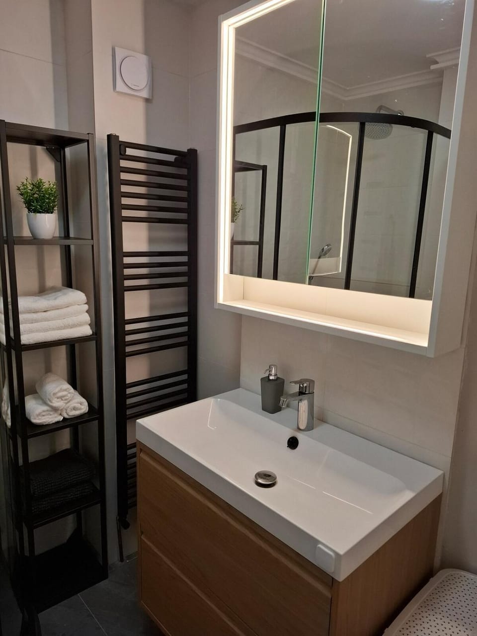 Shower, Bathroom, towels