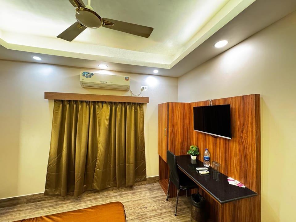TV and multimedia, Dining area, Dinner, wardrobe