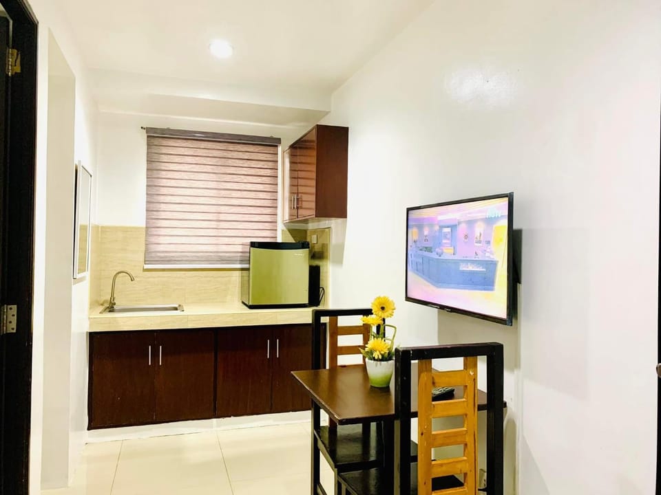 TV and multimedia, Seating area, Dining area