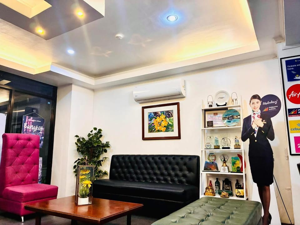 Communal lounge/ TV room, Lobby or reception
