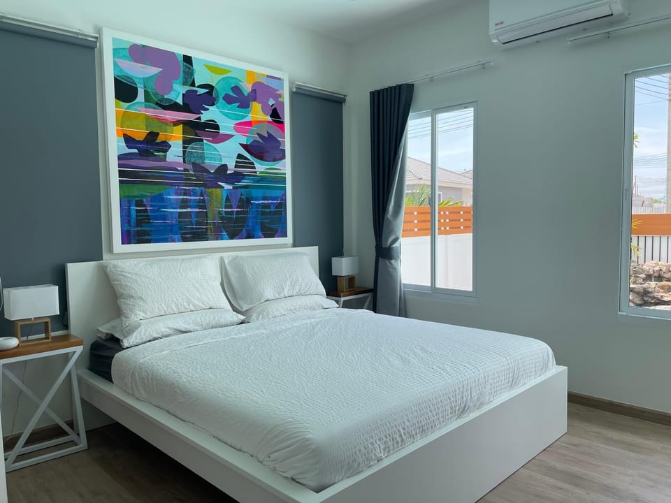 Bed, Photo of the whole room, Bedroom, air conditioner